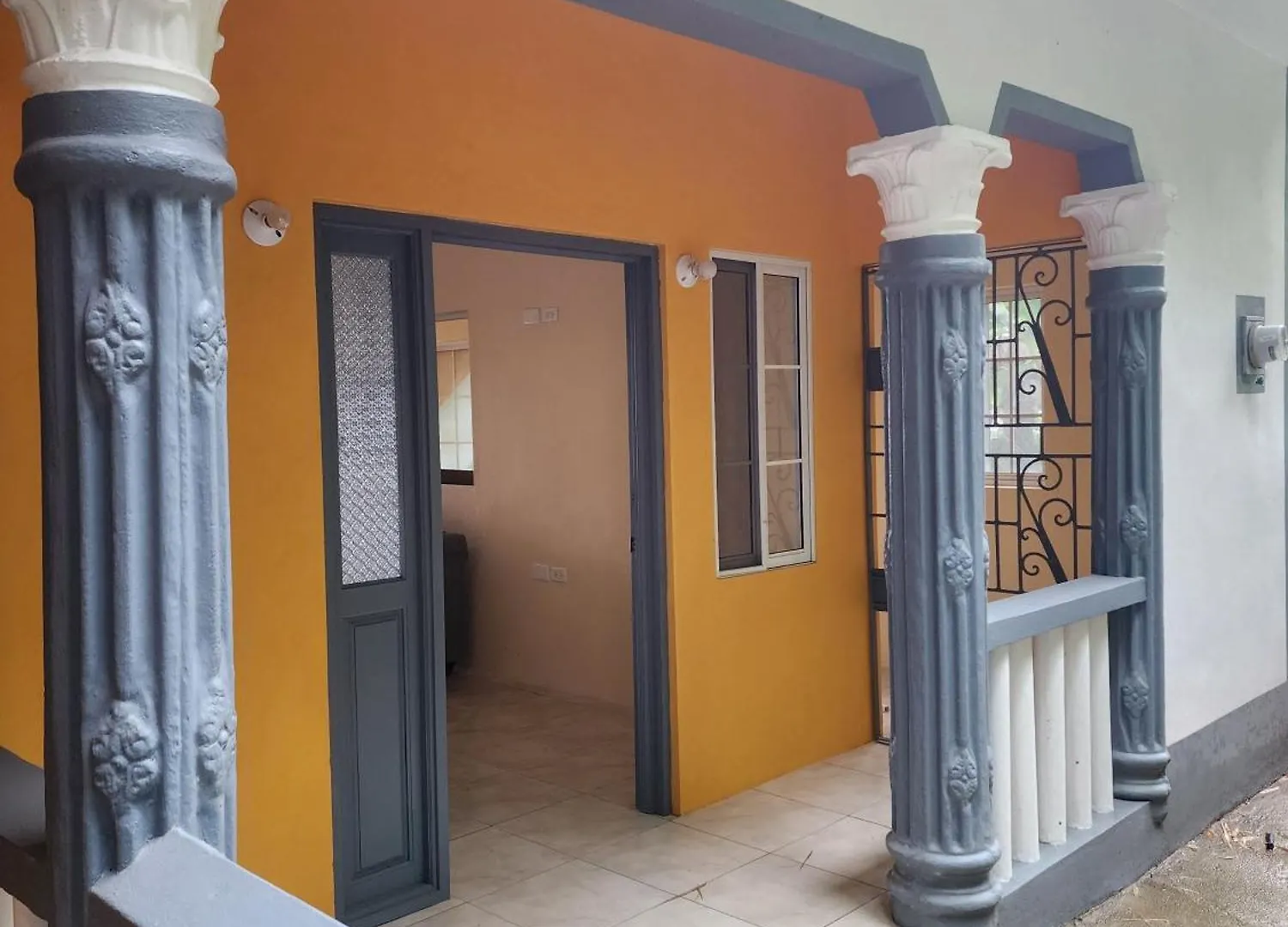 Viva Violas Port Antonio